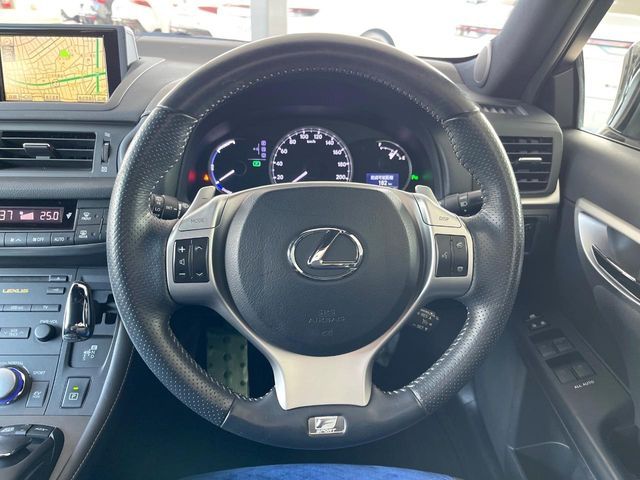 TOYOTA LEXUS CT200H 2012 Image 31