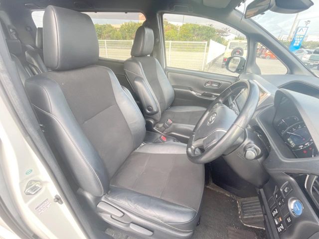 TOYOTA NOAH HYBRID 2018 Image 31