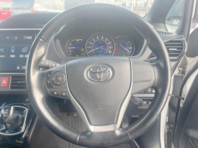 TOYOTA NOAH HYBRID 2018 Image 31