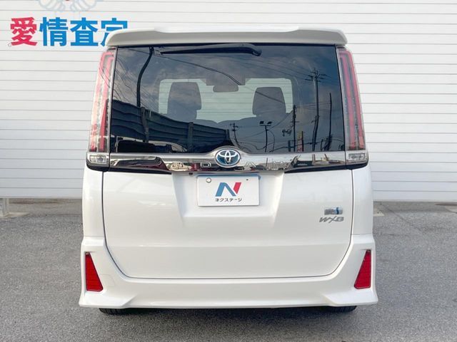 TOYOTA NOAH HYBRID 2018 Image 31