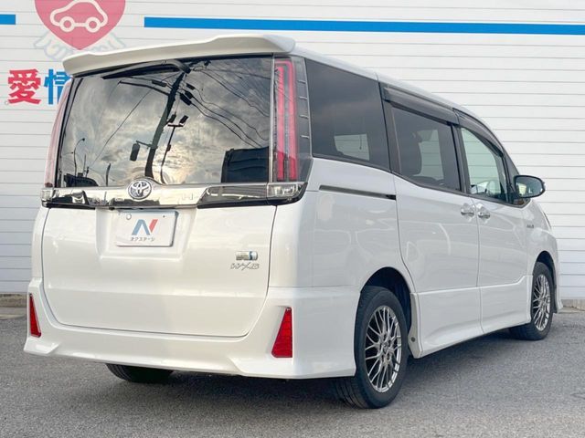 TOYOTA NOAH HYBRID 2018 Image 31
