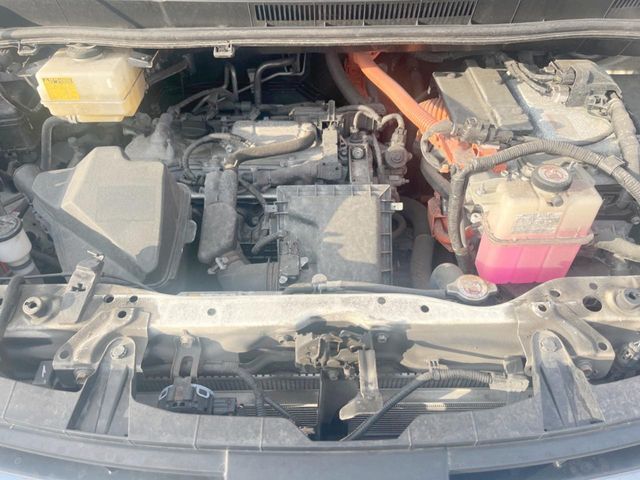 TOYOTA NOAH HYBRID 2018 Image 31