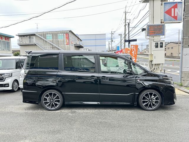 TOYOTA VOXY 2017 Image 31