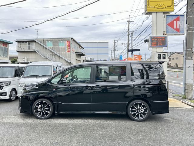 TOYOTA VOXY 2017 Image 31