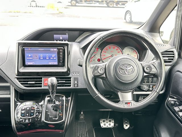 TOYOTA VOXY 2017 Image 31