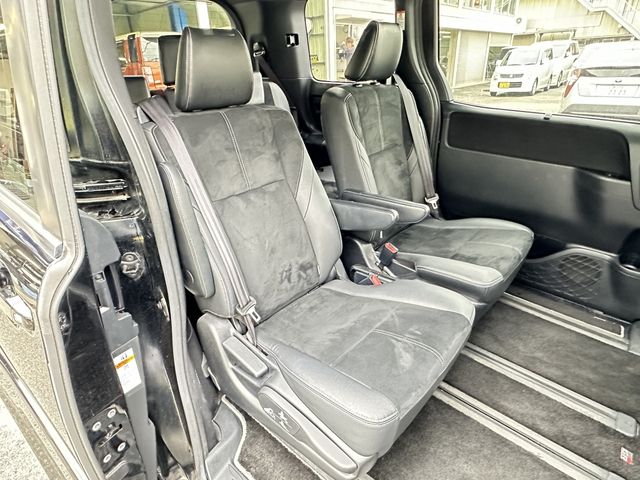 TOYOTA VOXY 2017 Image 31