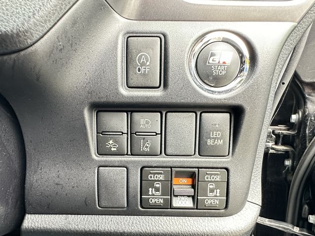 TOYOTA VOXY 2017 Image 31