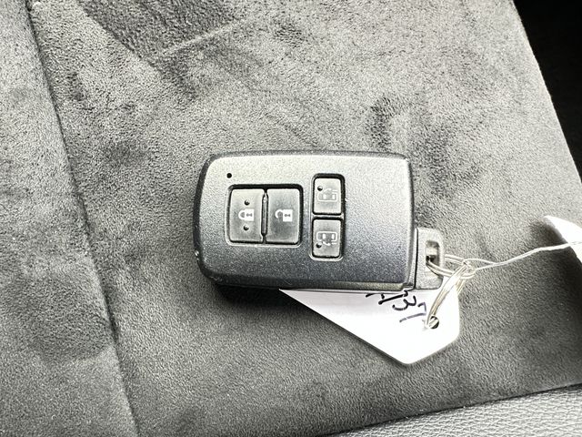 TOYOTA VOXY 2017 Image 31