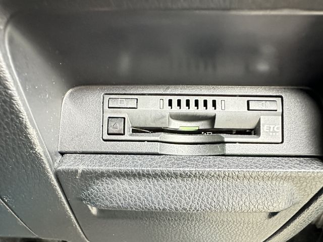 TOYOTA VOXY 2017 Image 31