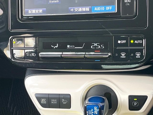 TOYOTA PRIUS 2017 Image 31