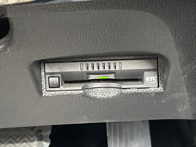 TOYOTA PRIUS 2017 Image 31