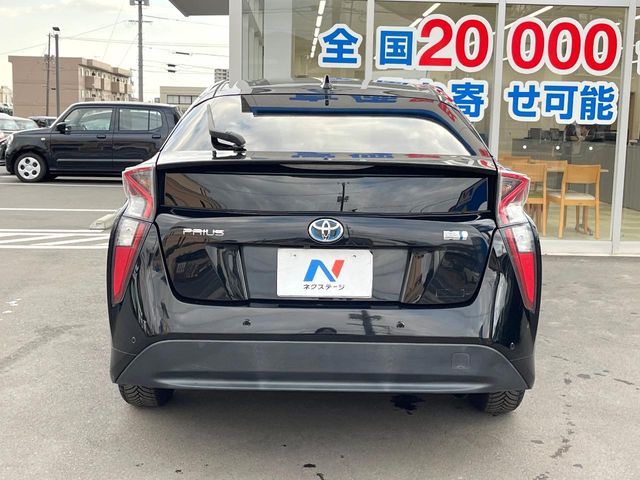 TOYOTA PRIUS 2017 Image 31