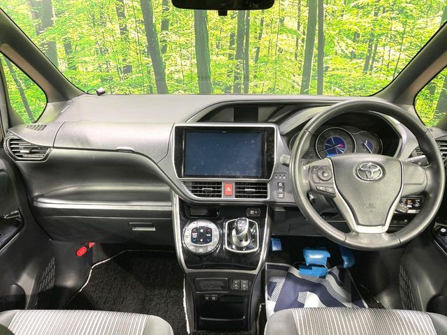 TOYOTA VOXY HYBRID 2019 Image 31