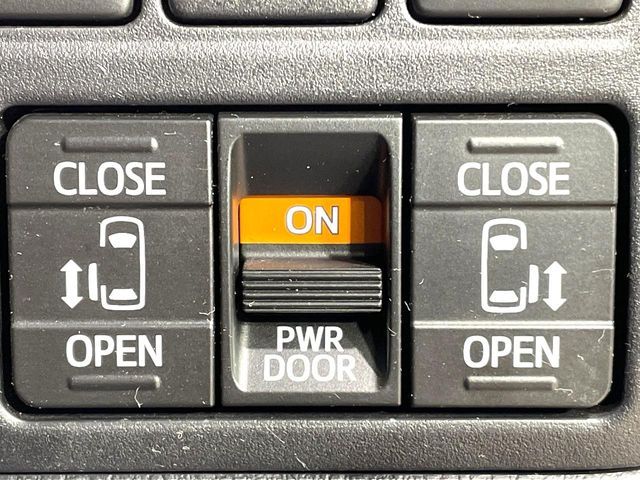 TOYOTA VOXY HYBRID 2019 Image 31