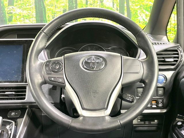 TOYOTA VOXY HYBRID 2019 Image 31
