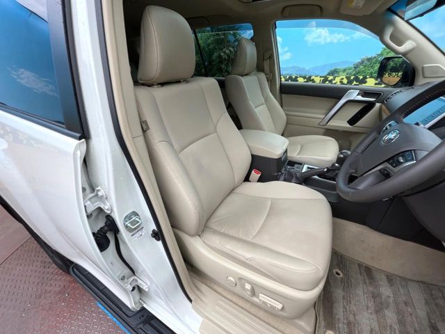 TOYOTA LANDCRUISER PRADO 2023 Image 31
