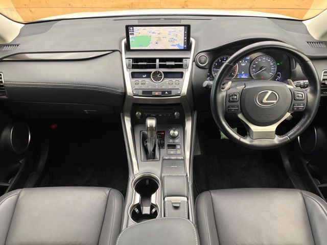 TOYOTA LEXUS NX300 2019 Image 31