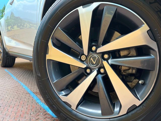 TOYOTA LEXUS NX300 2019 Image 31