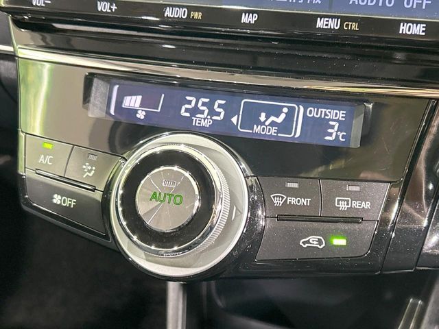 TOYOTA PRIUS ALPHA 2020 Image 31