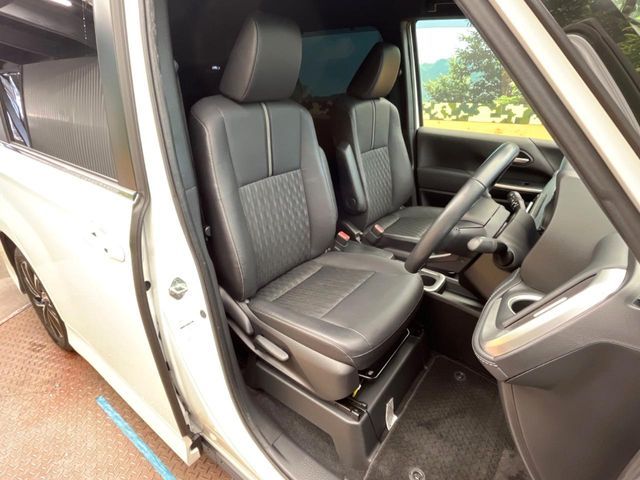 TOYOTA NOAH HYBRID 2023 Image 31