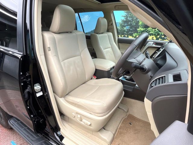 TOYOTA LANDCRUISER PRADO 2023 Image 31