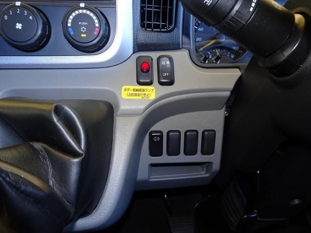 MITSUBISHI CANTER 2019 Image 31