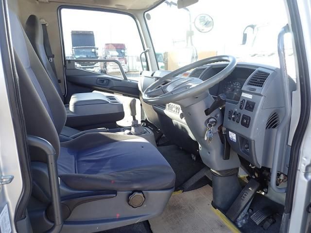 MITSUBISHI FUSOU FIGHTER 2013 Image 31