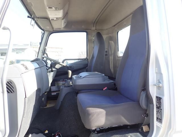 MITSUBISHI FUSOU FIGHTER 2013 Image 31