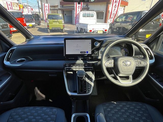 TOYOTA VOXY HYBRID 2023 Image 31