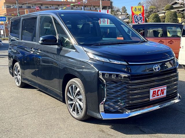 TOYOTA VOXY HYBRID 2023 Image 31
