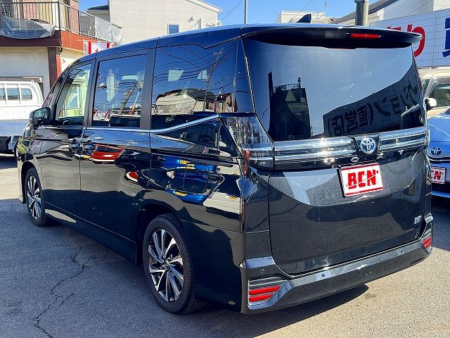 TOYOTA VOXY HYBRID 2023 Image 31