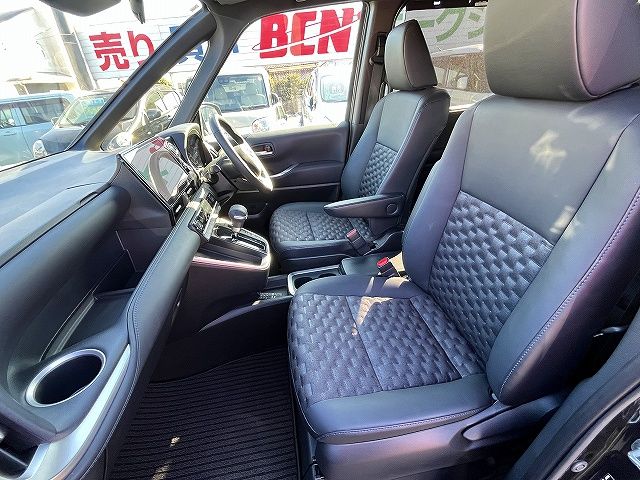 TOYOTA VOXY HYBRID 2023 Image 31