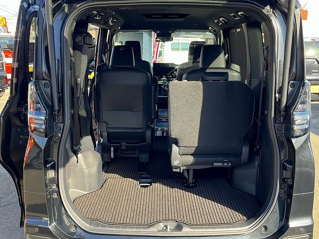 TOYOTA VOXY HYBRID 2023 Image 31