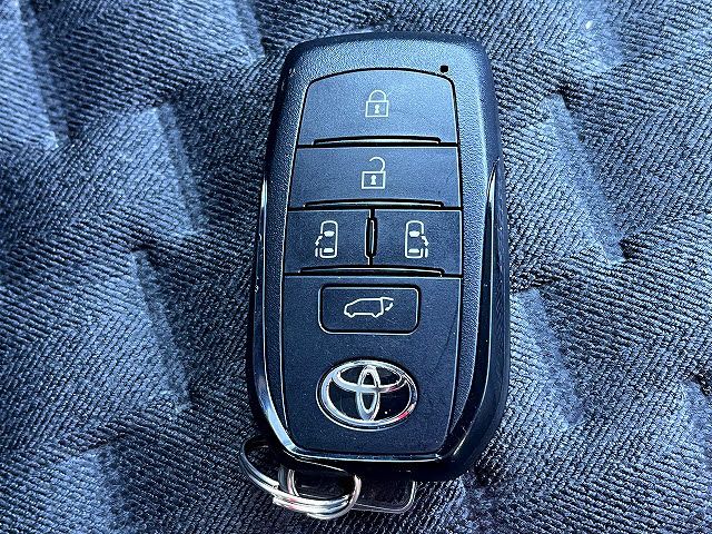 TOYOTA VOXY HYBRID 2023 Image 31