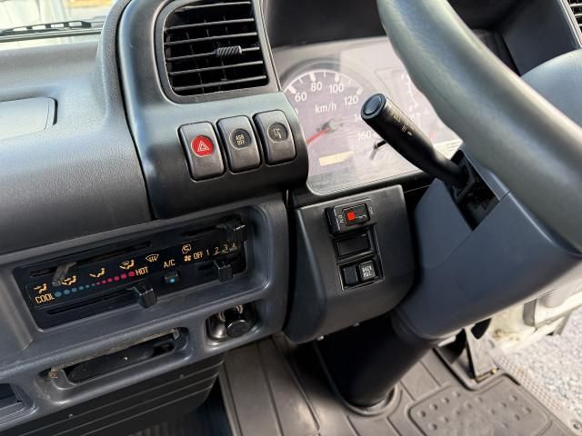 ISUZU ELF 2005 Image 31