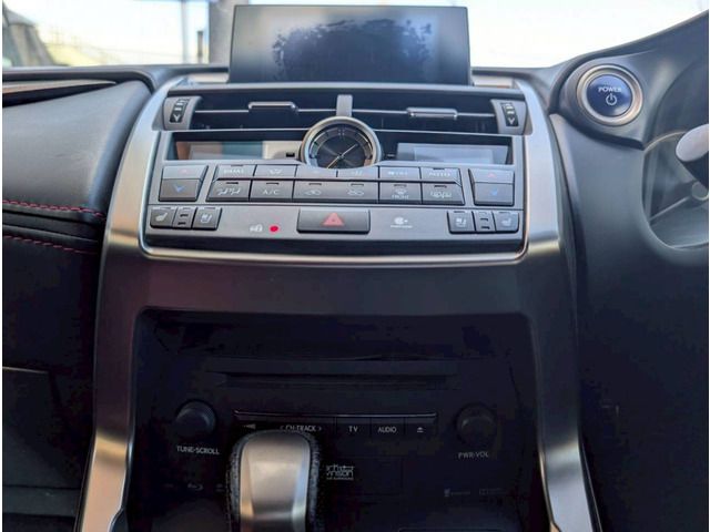 TOYOTA LEXUS NX300H 2015 Image 31