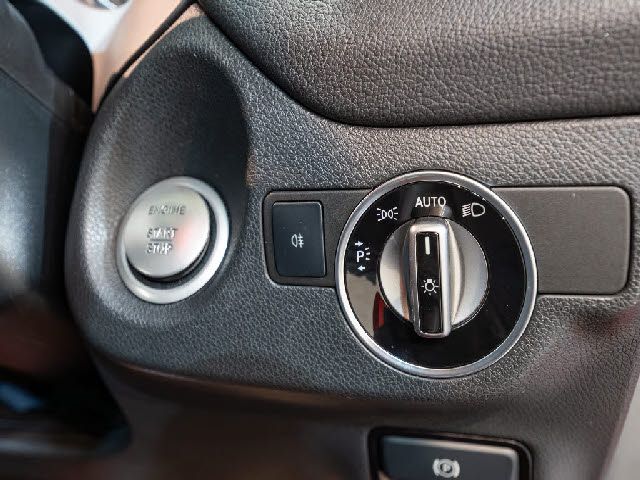 MERCEDES BENZ CLA SH 2017 Image 31