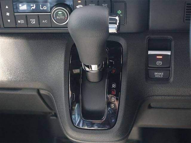 HONDA N BOX CUSTOM 2025 Image 31