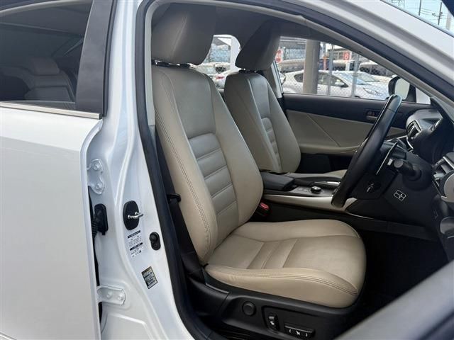 TOYOTA LEXUS IS300H 2016 Image 31