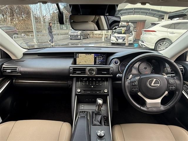 TOYOTA LEXUS IS300H 2016 Image 31