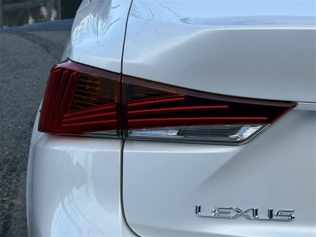 TOYOTA LEXUS IS300H 2016 Image 31