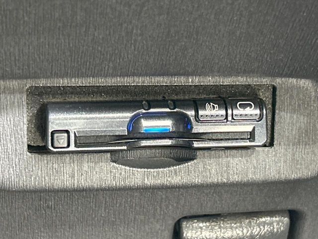 TOYOTA PRIUS 2013 Image 31