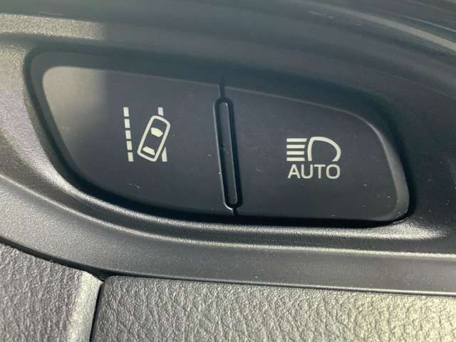 TOYOTA VITZ HYBRID 2017 Image 31