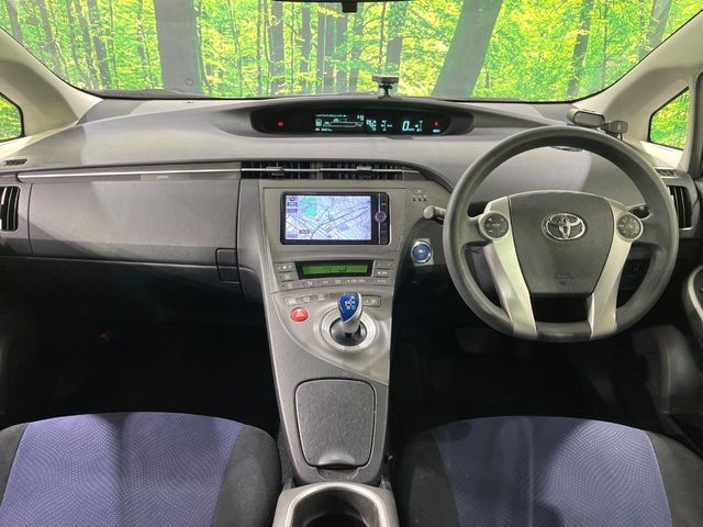 TOYOTA PRIUS 2013 Image 31