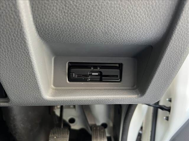 NISSAN NV350 CARAVAN 2020 Image 31