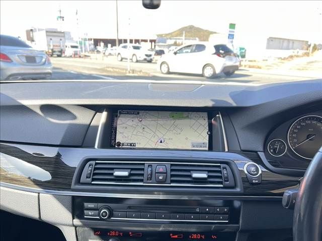 BMW 5SERIES SEDAN 2016 Image 31