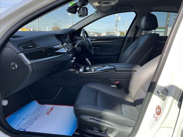BMW 5SERIES SEDAN 2016 Image 31