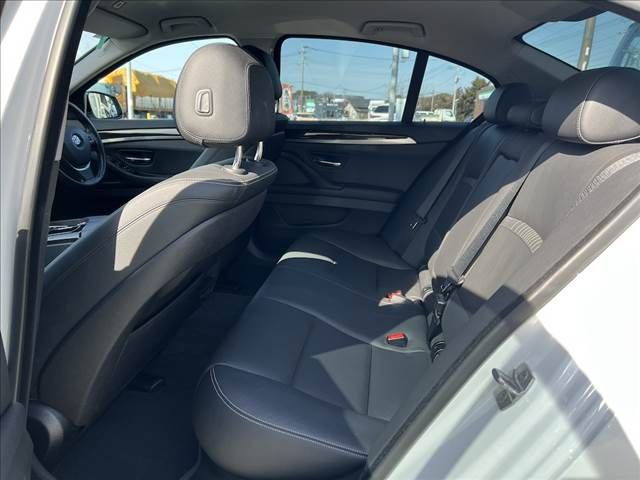 BMW 5SERIES SEDAN 2016 Image 31