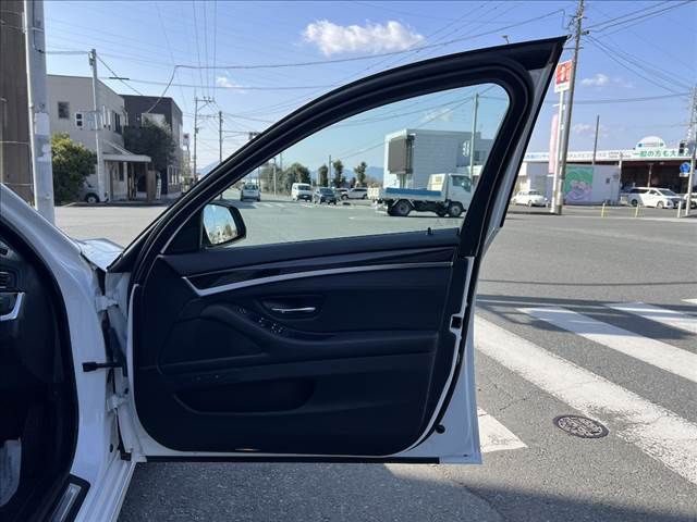 BMW 5SERIES SEDAN 2016 Image 31