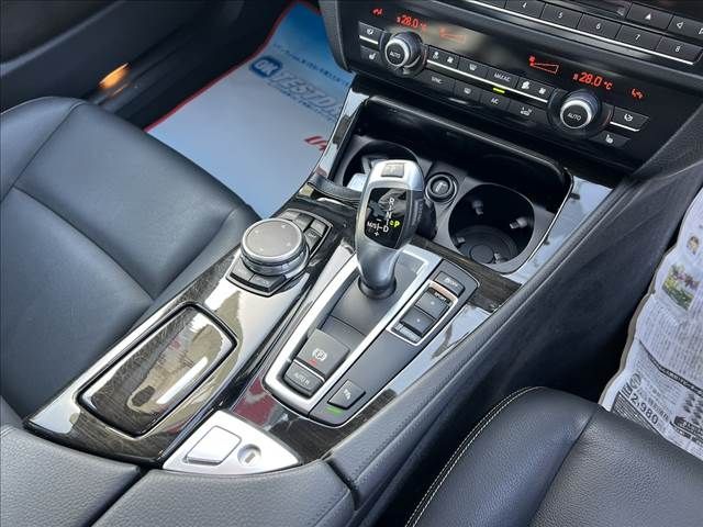 BMW 5SERIES SEDAN 2016 Image 31